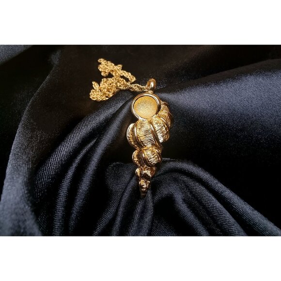 Rare Find Vintage Monet Gold-Tone Shell Pendant Necklace With Textured Details - Picture 2 of 5